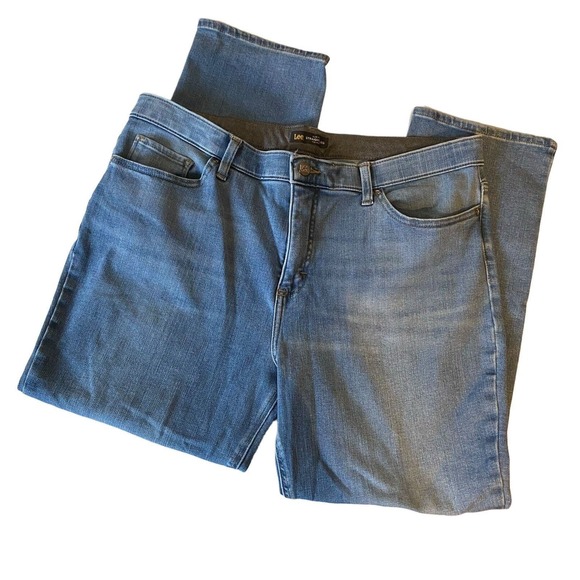 Lee Women Slim Fit‎ Mid Rise Straight Leg Jeans Size 18 Short Light Wash Stretch - Picture 1 of 12